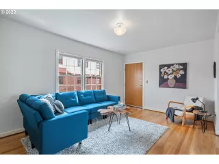 Photo #5: 22632228 Listing