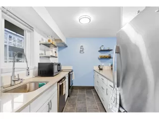 Photo #4: 22633152 Listing