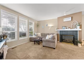 Photo #5: 22633672 Listing