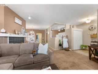 Photo #6: 22633672 Listing