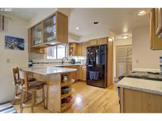 Photo #5: 22634011 Listing