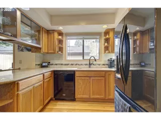 Photo #6: 22634011 Listing