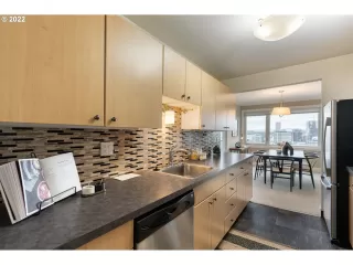 Photo #4: 22634664 Listing