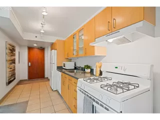 Photo #2: 22634732 Listing