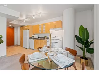 Photo #5: 22634732 Listing