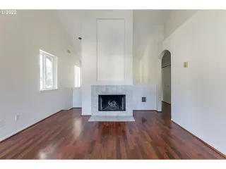 Photo #5: 22636263 Listing