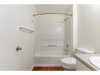 Photo #6: 22636263 Listing