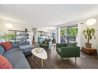 Photo #3: 226363906 Listing