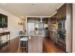 Photo #5: 22637092 Listing