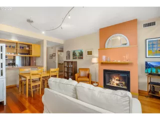 Photo #4: 22637296 Listing