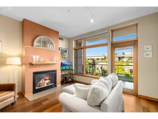 Photo #5: 22637296 Listing