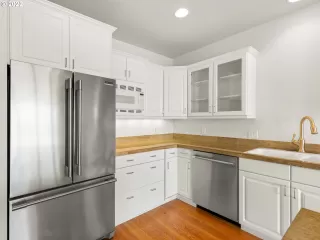 Photo #4: 22637506 Listing