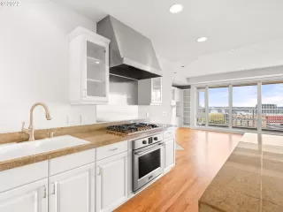 Photo #6: 22637506 Listing