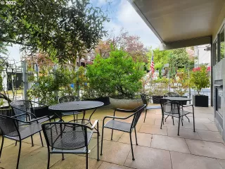 Photo #5: 22637638 Listing