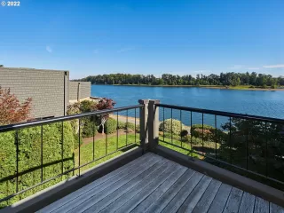 Photo #5: 22639105 Listing