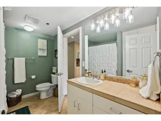 Photo #4: 22639473 Listing