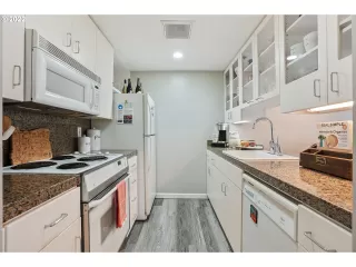 Photo #5: 22639473 Listing