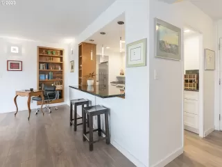 Photo #4: 22639938 Listing