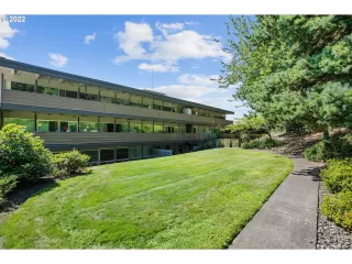 Photo #5: 22641566 Listing