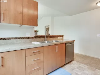 Photo #2: 22642399 Listing