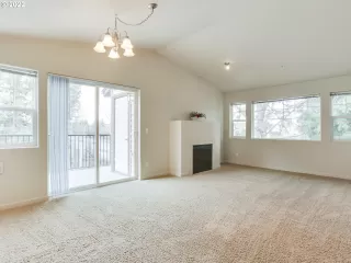 Photo #4: 22642399 Listing