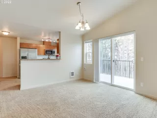 Photo #6: 22642399 Listing