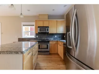 Photo #5: 22645319 Listing