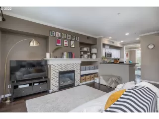 Photo #5: 22645464 Listing