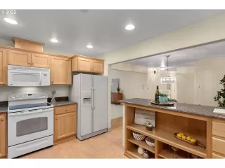 Photo #2: 22645642 Listing