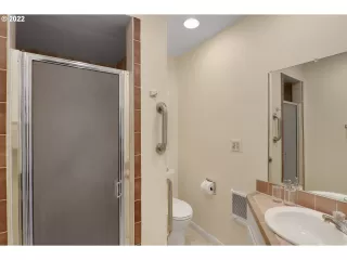 Photo #5: 22645642 Listing