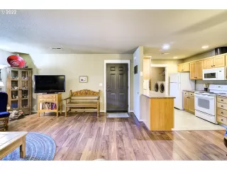 Photo #5: 22646655 Listing 