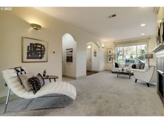 Photo #5: 22647117 Listing