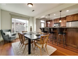 Photo #6: 22647117 Listing