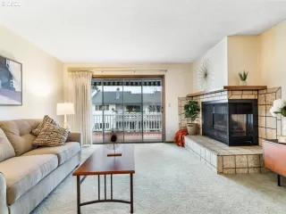 Photo #5: 22647307 Listing