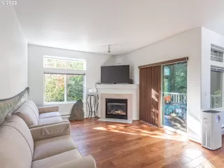 Photo #4: 22648106 Listing