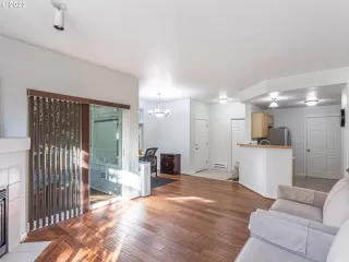 Photo #5: 22648106 Listing