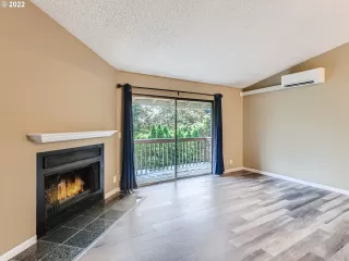 Photo #3: 22648112 Listing