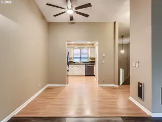 Photo #4: 22648112 Listing