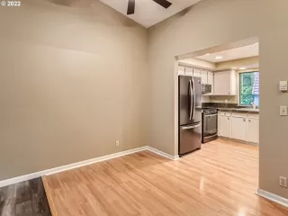 Photo #5: 22648112 Listing