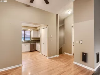 Photo #6: 22648112 Listing