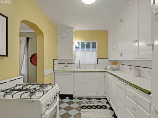 Photo #5: 22648415 Listing