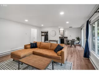 Photo #5: 22648447 Listing