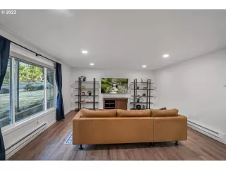 Photo #6: 22648447 Listing