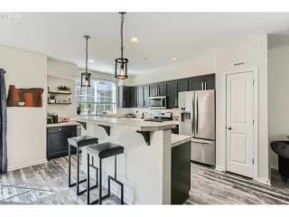 Photo #5: 22648604 Listing