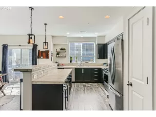 Photo #6: 22648604 Listing