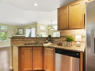 Photo #5: 22649053 Listing