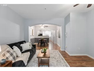 Photo #4: 22651153 Listing