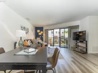 Photo #5: 22652109 Listing