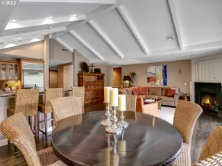 Photo #4: 22653496 Listing