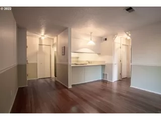 Photo #5: 22653771 Listing